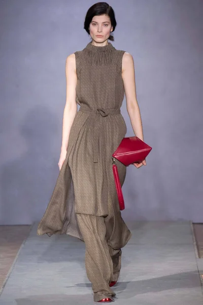 Look 27